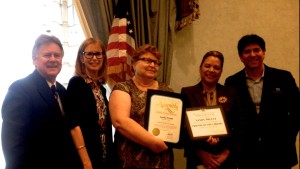 Sandy Pruett receives 
The Friends of the Library
Community Service Award